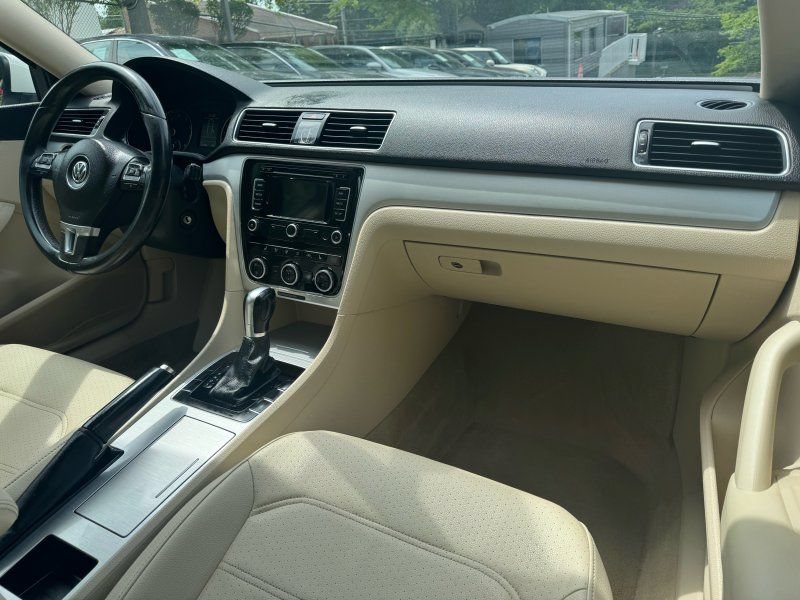 Used 2012 Volkswagen Passat 2.5 SE FWD image 13