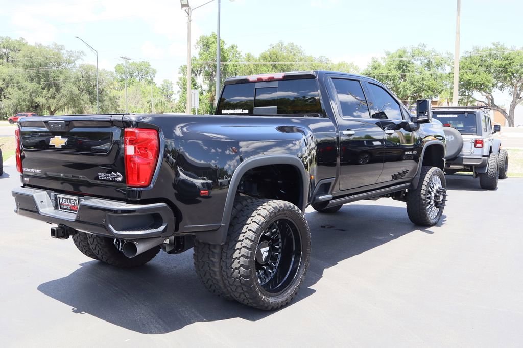 Used 2022 Chevrolet Silverado 3500 High Country w/ Technology Package AWD/4WD image 9