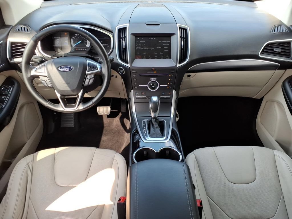 Used 2016 Ford Edge Titanium FWD image 11