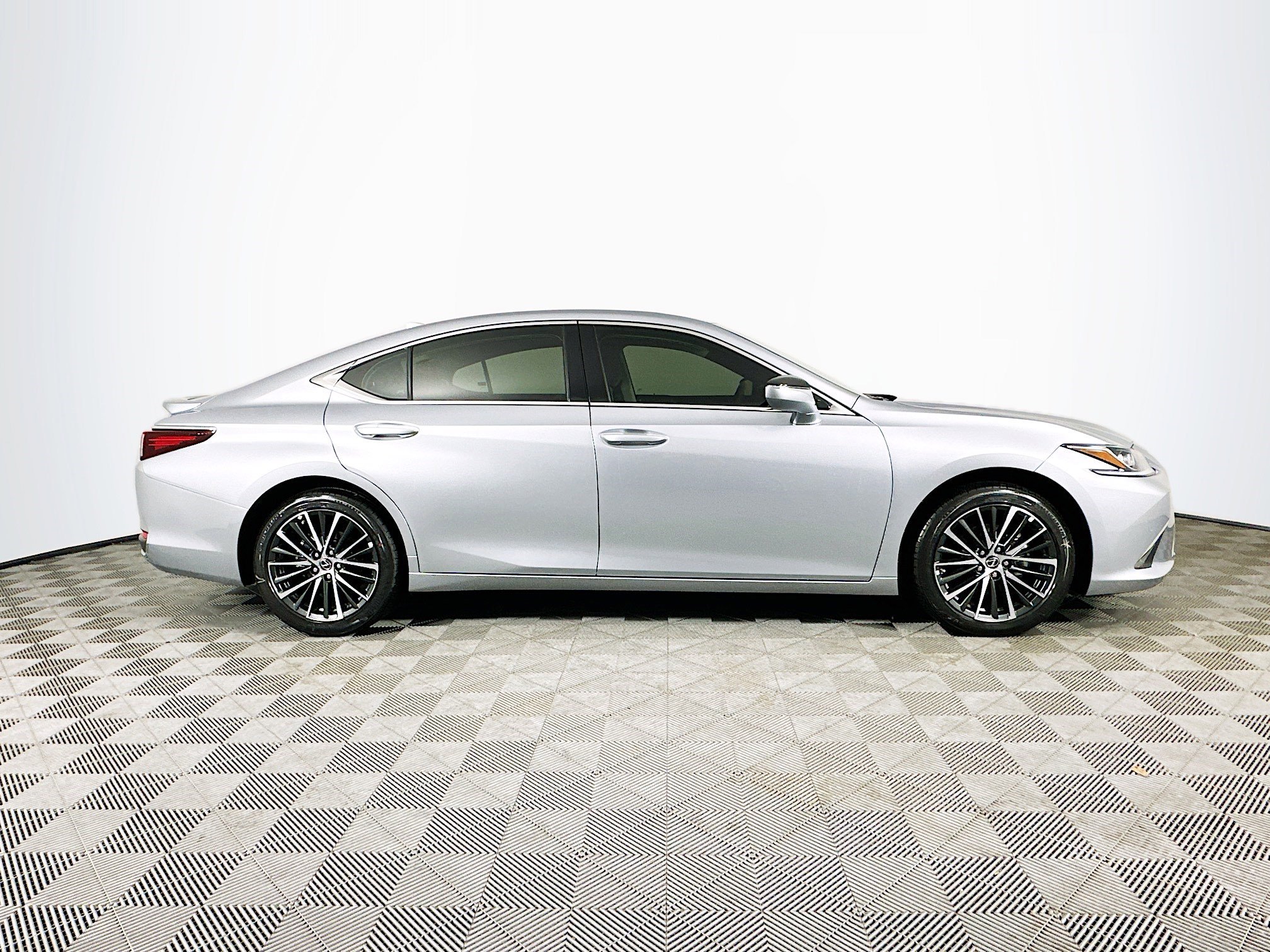 New 2025 Lexus ES 300h w/ Premium Package image 8