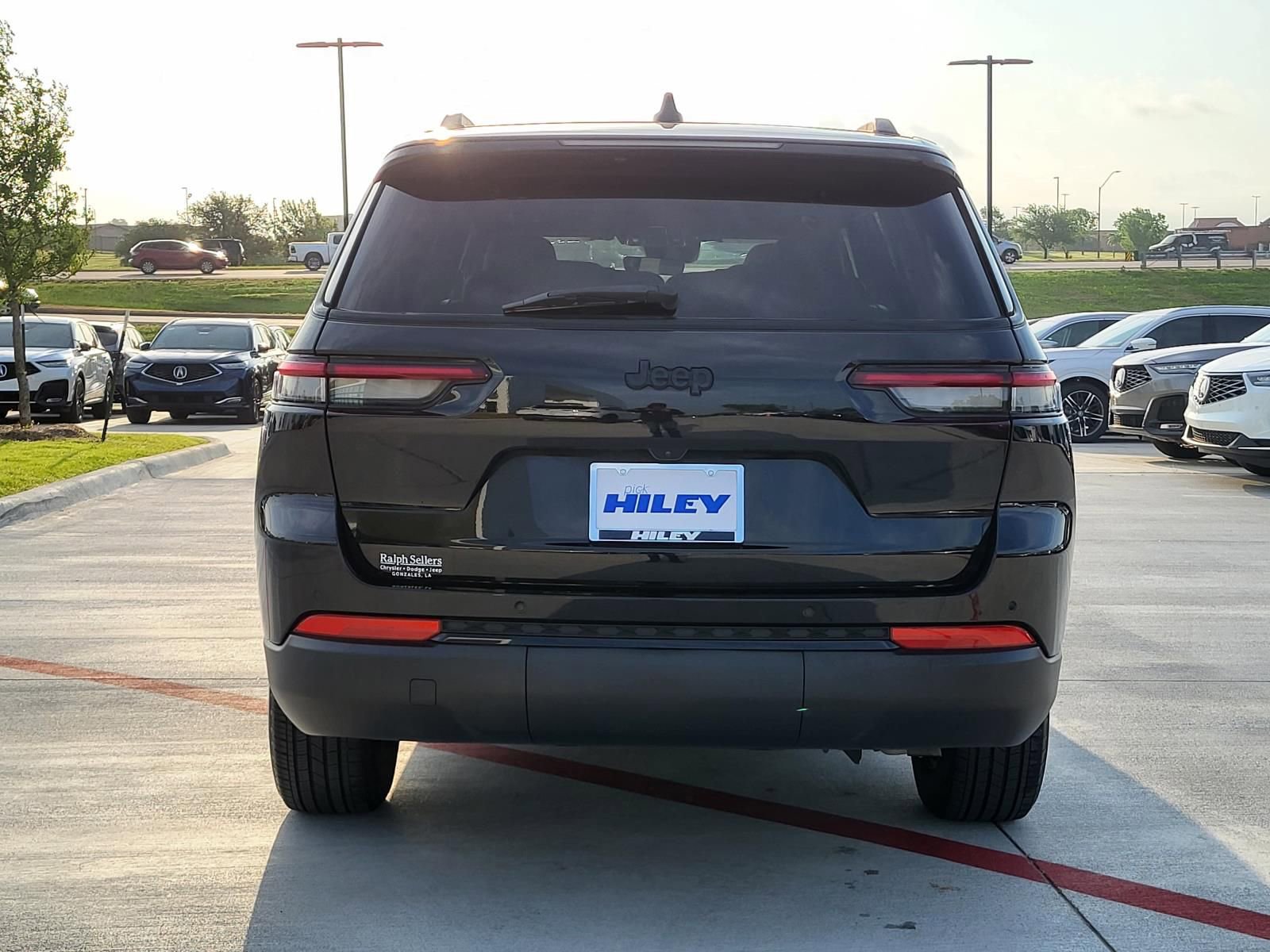 Used 2025 Jeep Grand Cherokee L Altitude RWD image 4