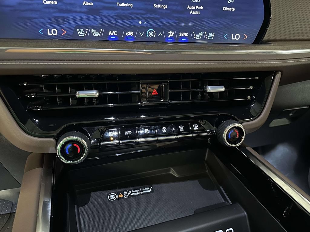 Certified 2025 Chevrolet Tahoe High Country AWD/4WD image 28