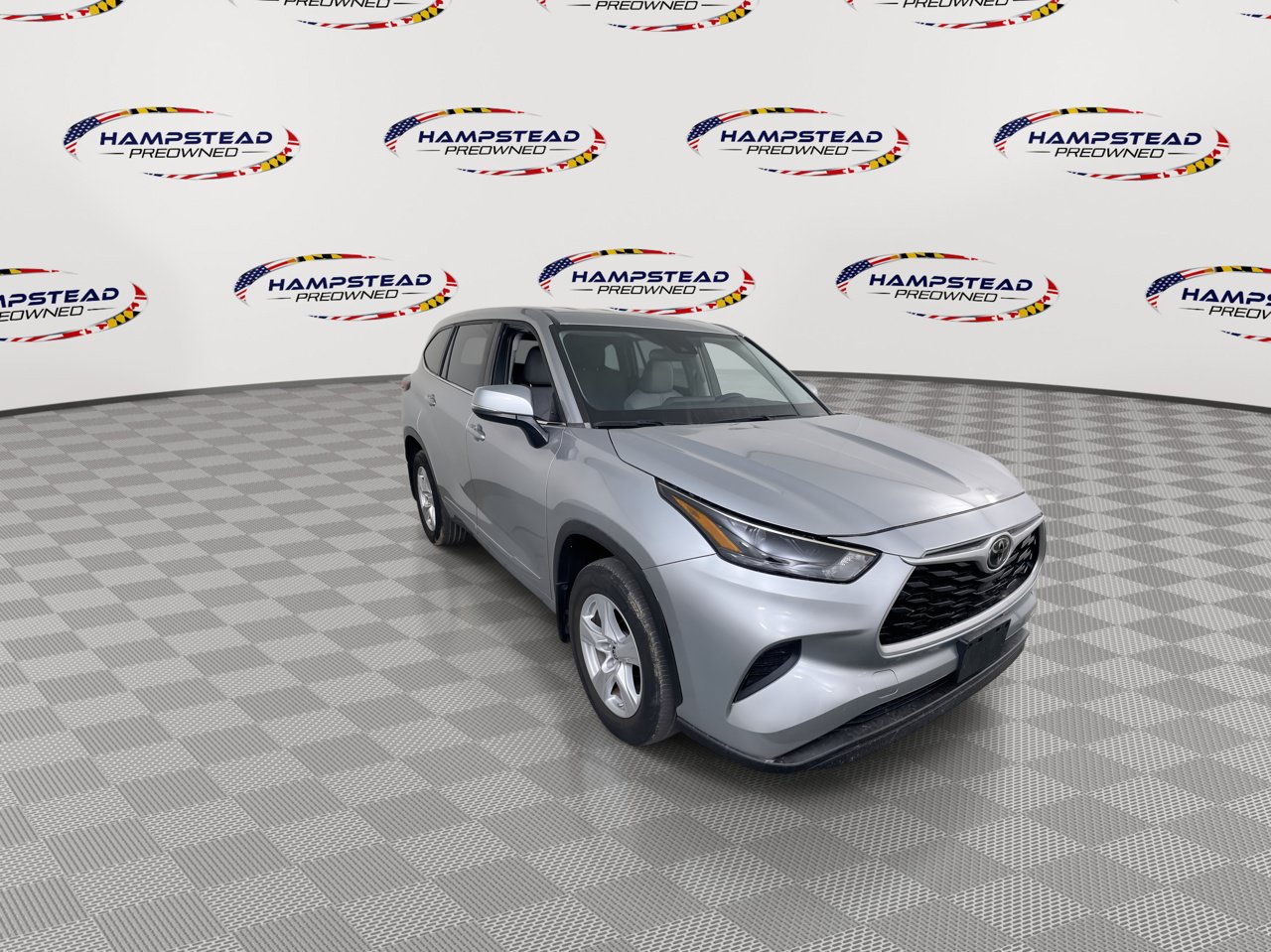 Used 2023 Toyota Highlander L AWD/4WD image 2