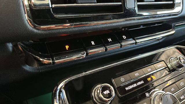 Used 2018 Lincoln Navigator Select AWD/4WD image 19