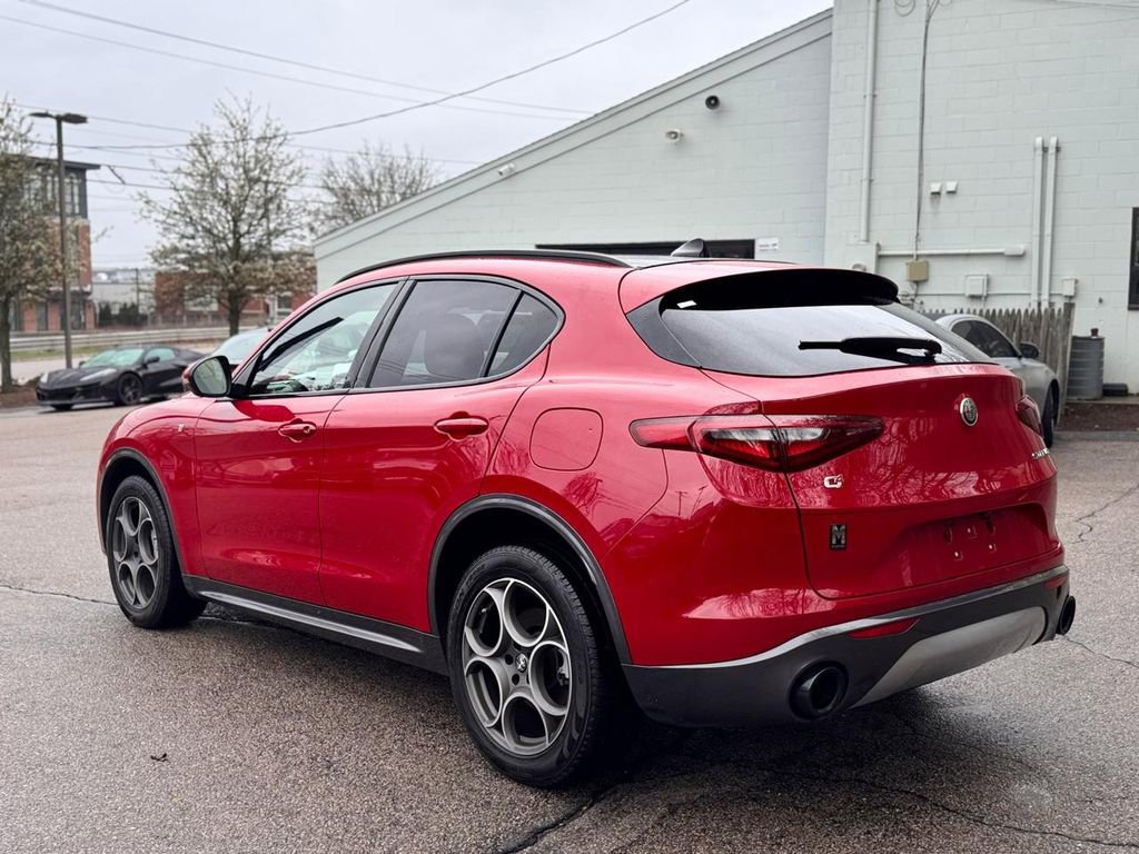 Used 2023 Alfa Romeo Stelvio Ti AWD/4WD image 4