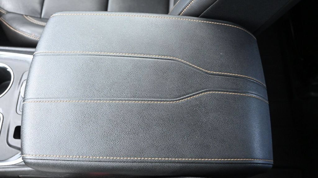 Used 2020 Chevrolet Traverse LT w/ LT Premium Package FWD image 39