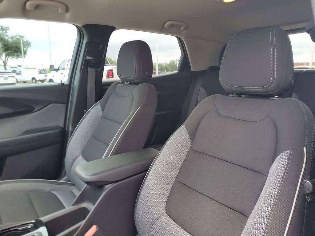 Used 2023 Chevrolet TrailBlazer LT FWD image 13