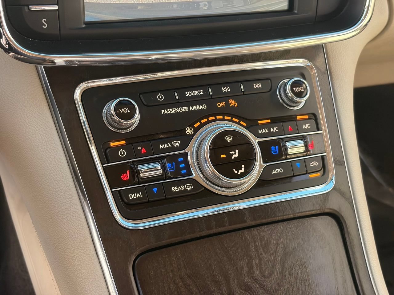 Used 2017 Lincoln Continental Select FWD image 26