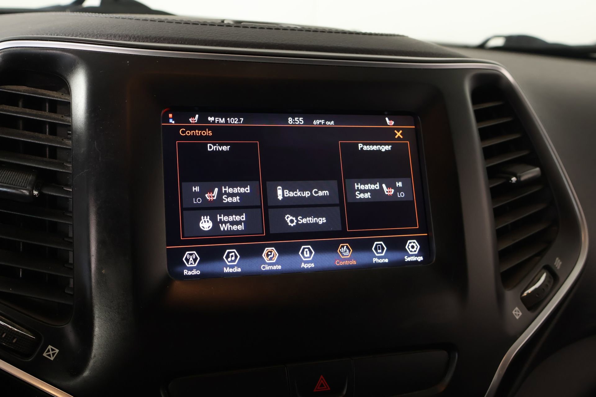 Used 2020 Jeep Cherokee Latitude w/ Cold Weather Group image 7