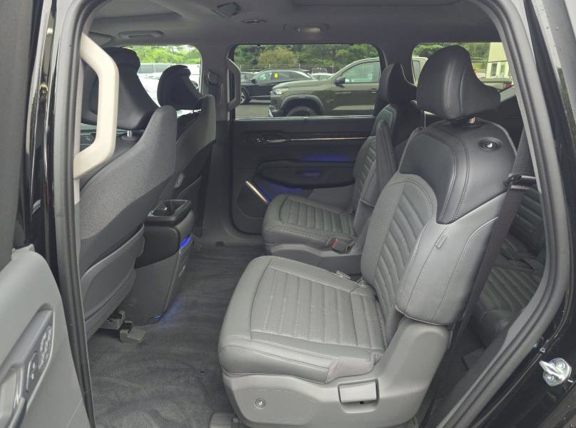 Used 2025 Kia EV9 Land image 4