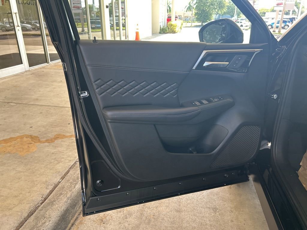 New 2025 Mitsubishi Outlander 4WD Plug-In Hybrid image 36