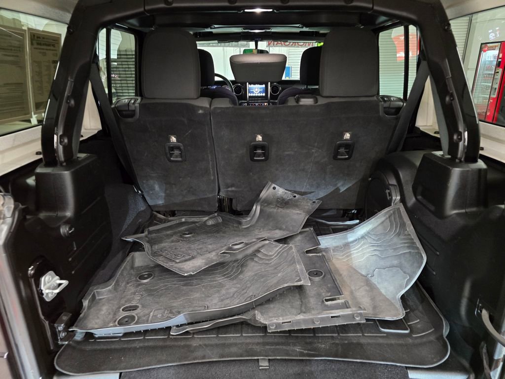 Certified 2018 Jeep Wrangler Unlimited Sahara image 41