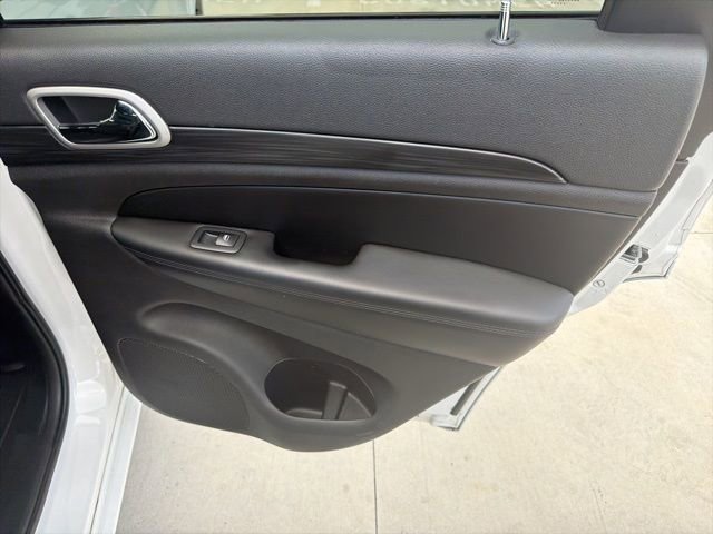 Used 2020 Jeep Grand Cherokee Altitude image 16