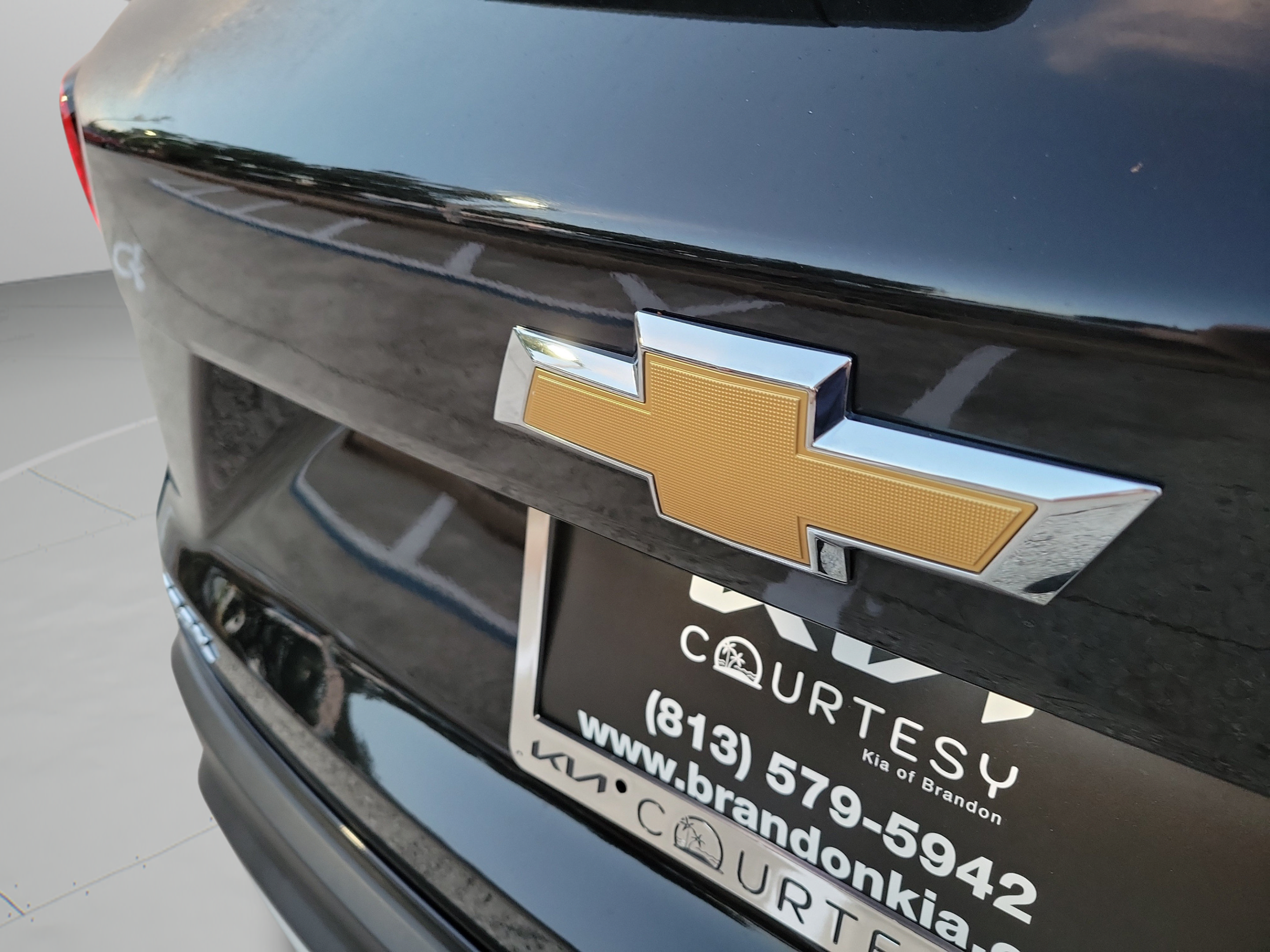 Used 2025 Chevrolet Trax LT FWD image 8