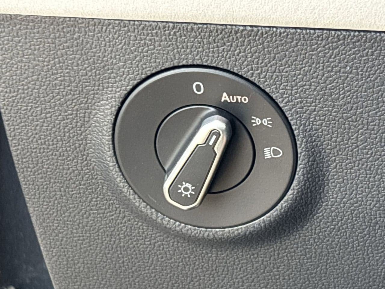 New 2026 Volkswagen Taos SE FWD image 28