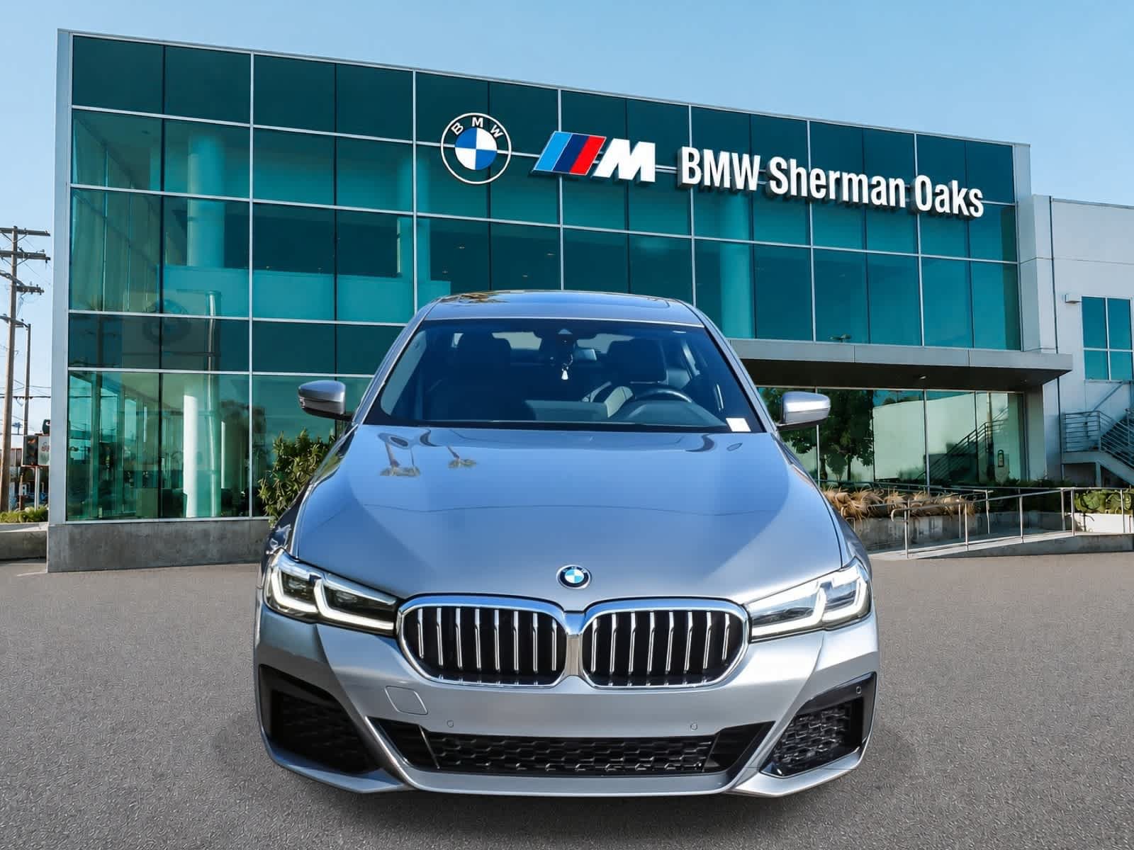 Used 2023 BMW 530i w/ M Sport Package RWD image 2