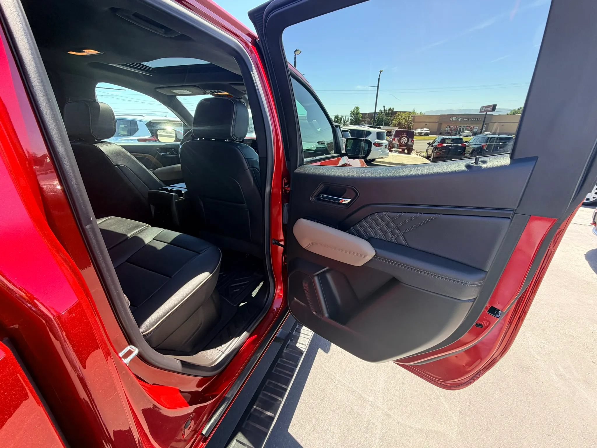 Used 2025 GMC Canyon Denali AWD/4WD image 24