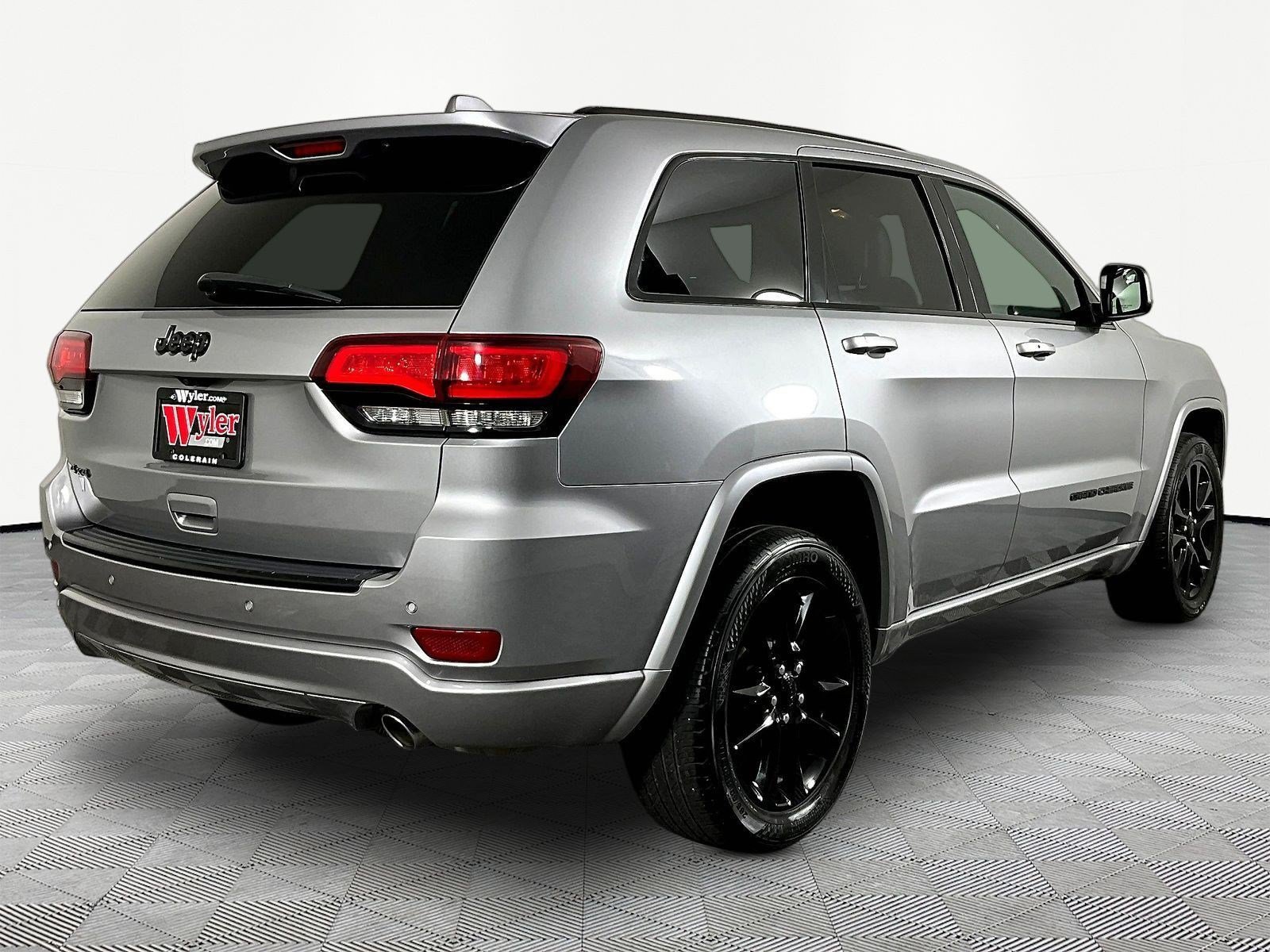 Used 2018 Jeep Grand Cherokee Altitude AWD/4WD image 6