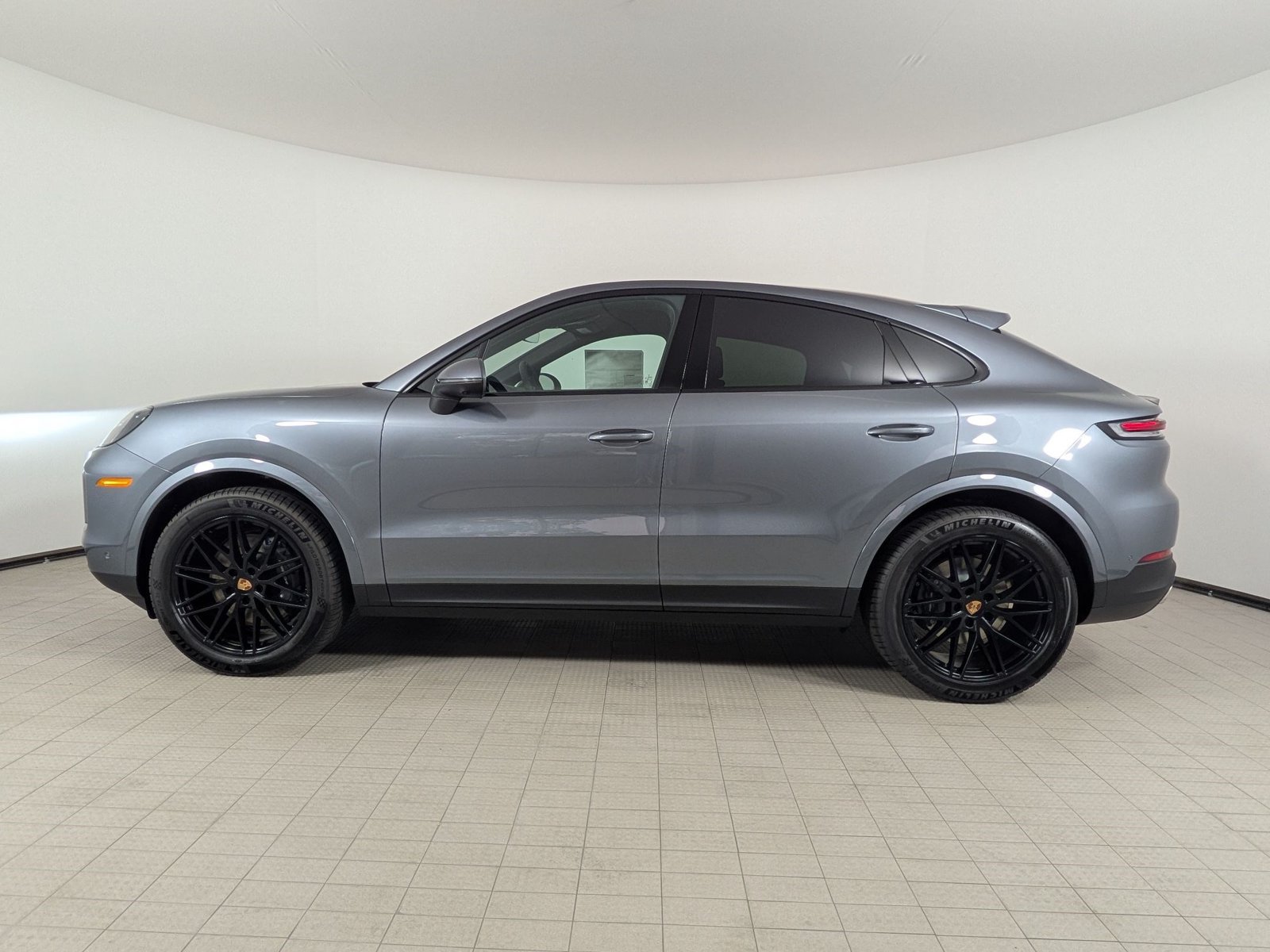 New 2026 Porsche Cayenne Coupe AWD/4WD image 2