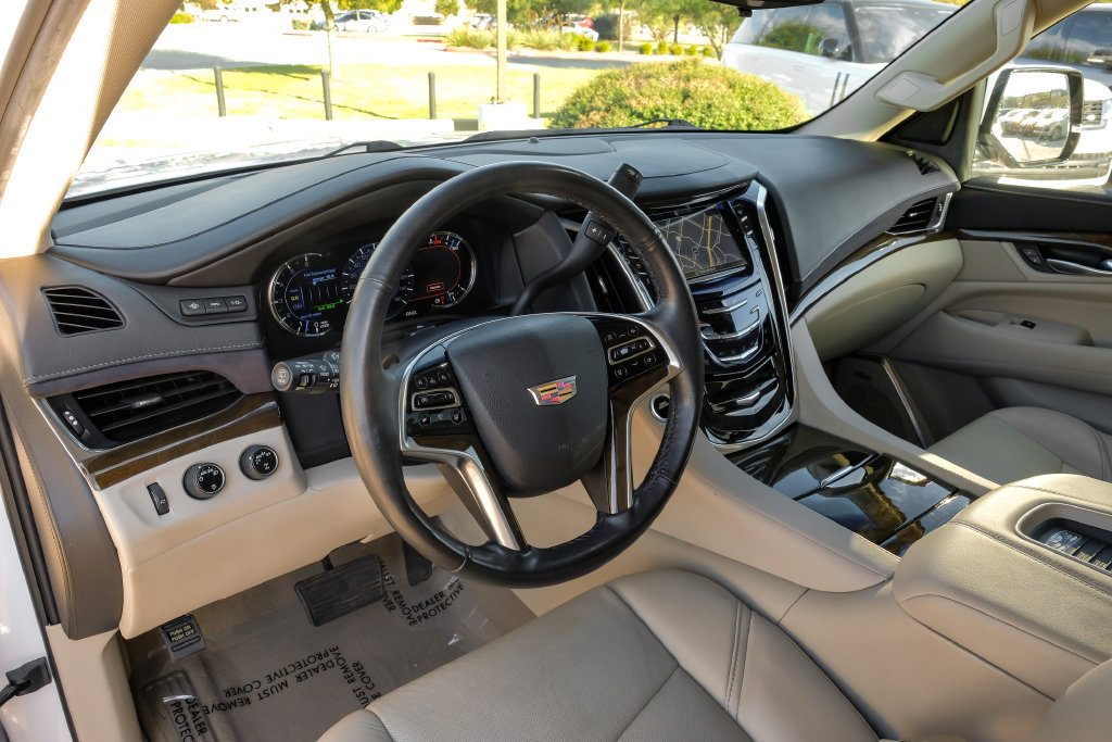 Used 2018 Cadillac Escalade Luxury AWD/4WD image 14
