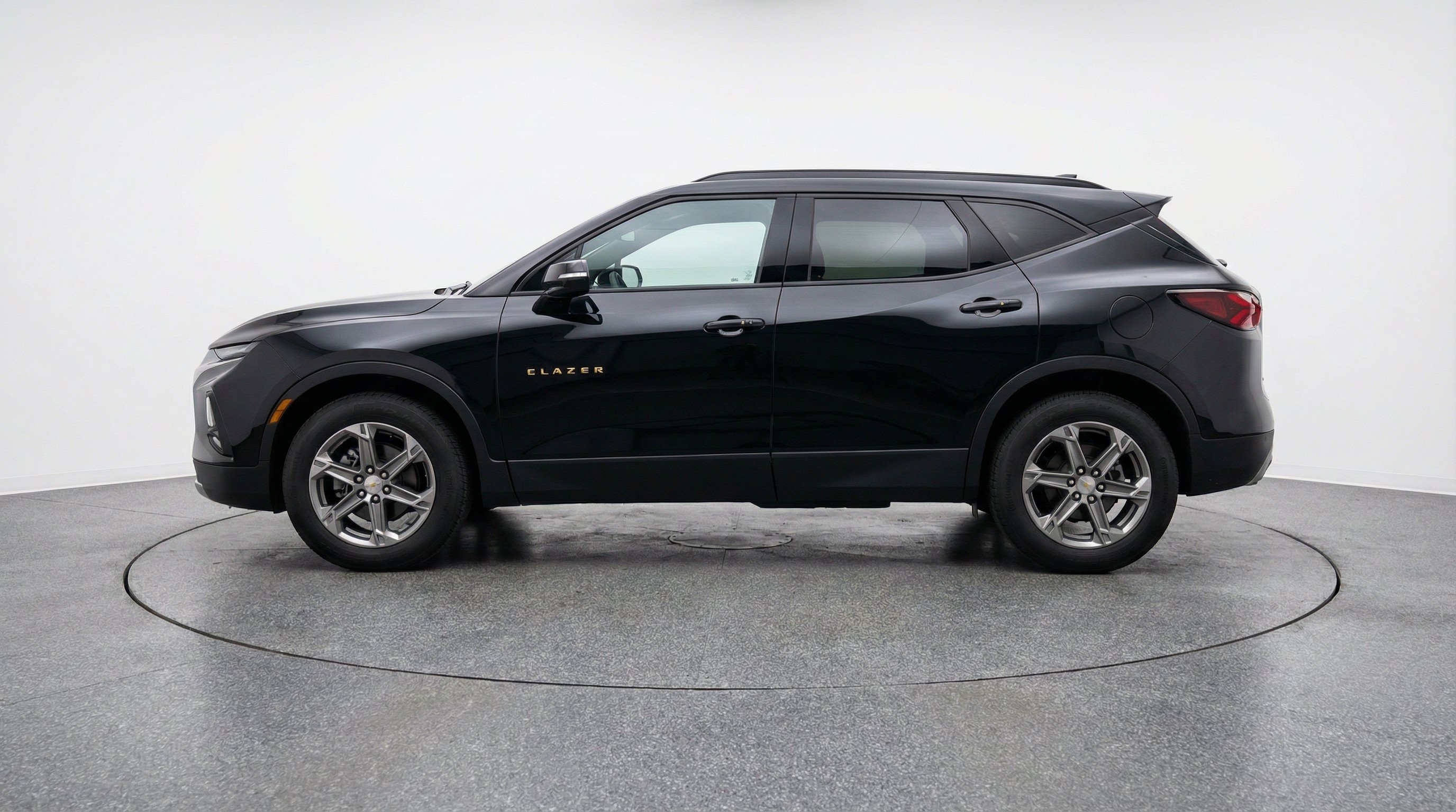 Used 2025 Chevrolet Blazer LT FWD image 5