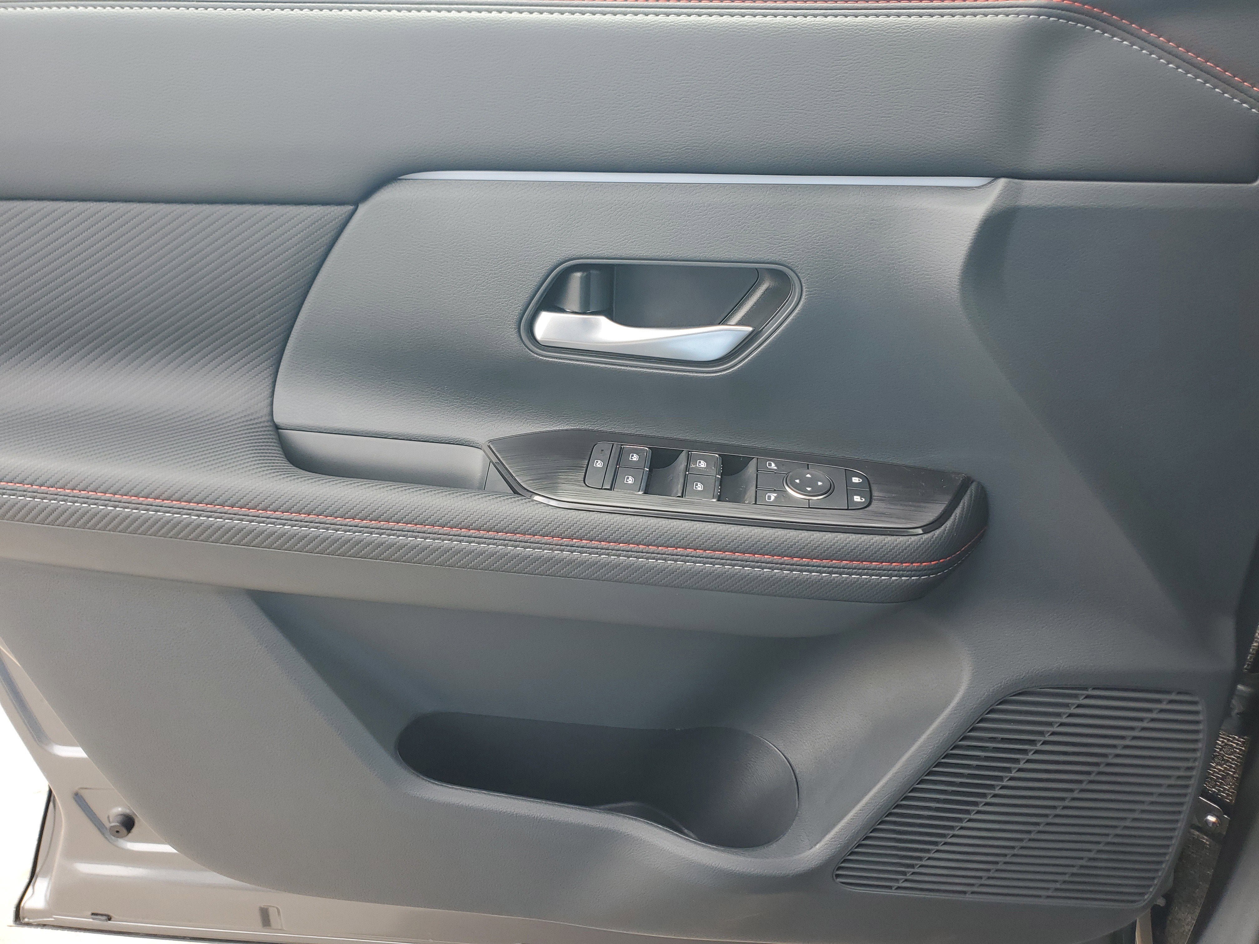 New 2026 Nissan Kicks SR FWD image 13