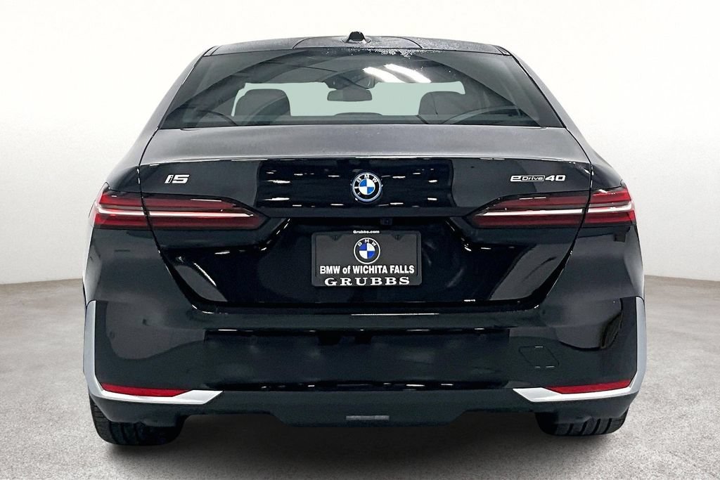 New 2026 BMW i5 eDrive40 w/ Executive Package RWD image 4