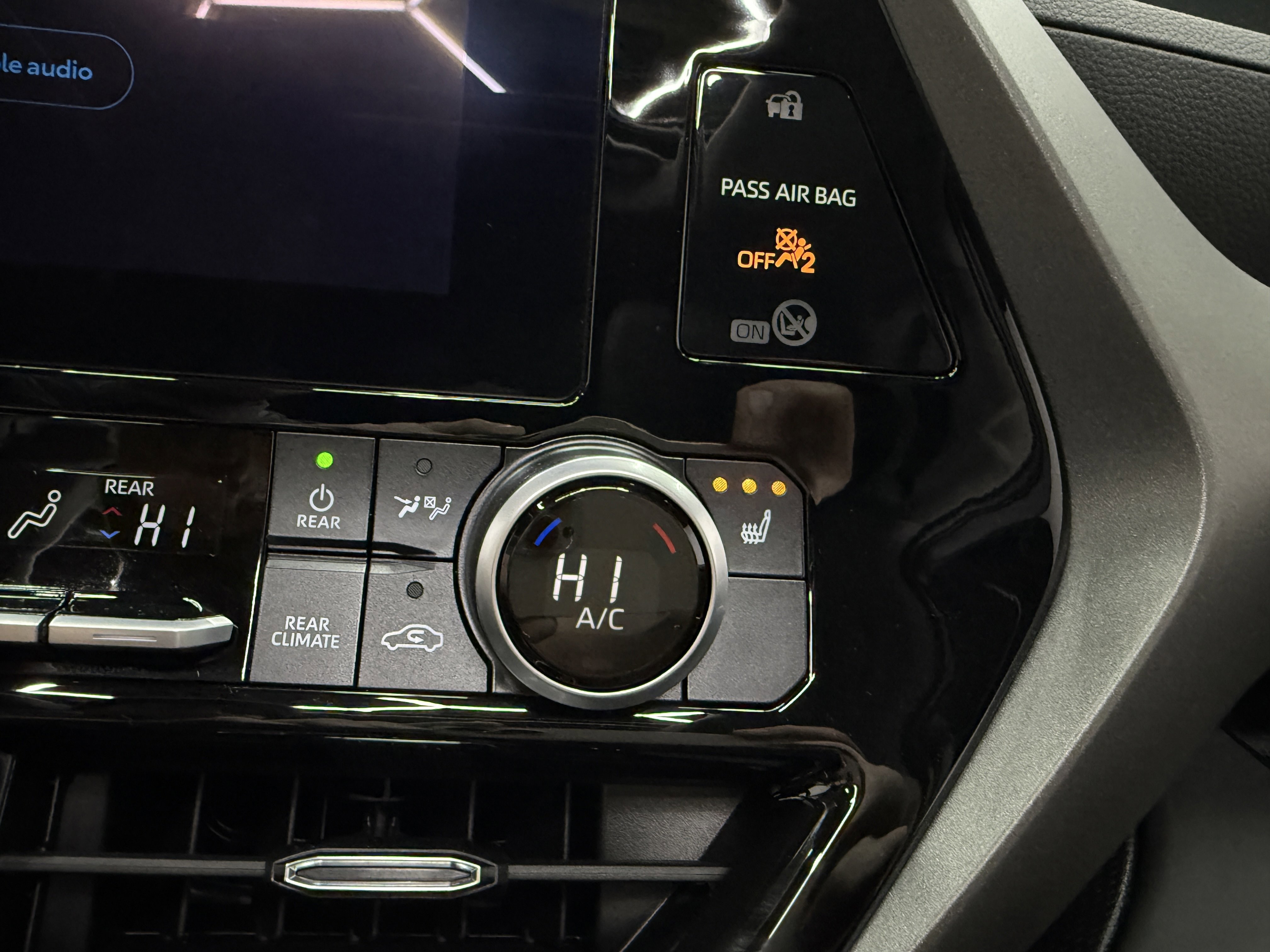 Used 2026 Toyota Highlander XLE image 19