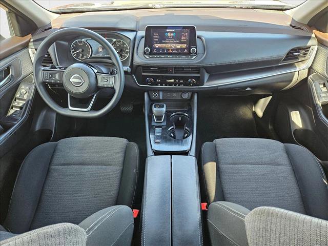 Used 2023 Nissan Rogue SV image 15
