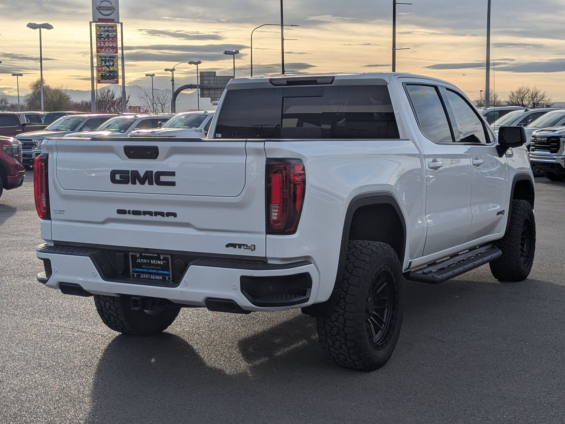 Certified 2023 GMC Sierra 1500 AT4 w/ AT4 Preferred Package image 6