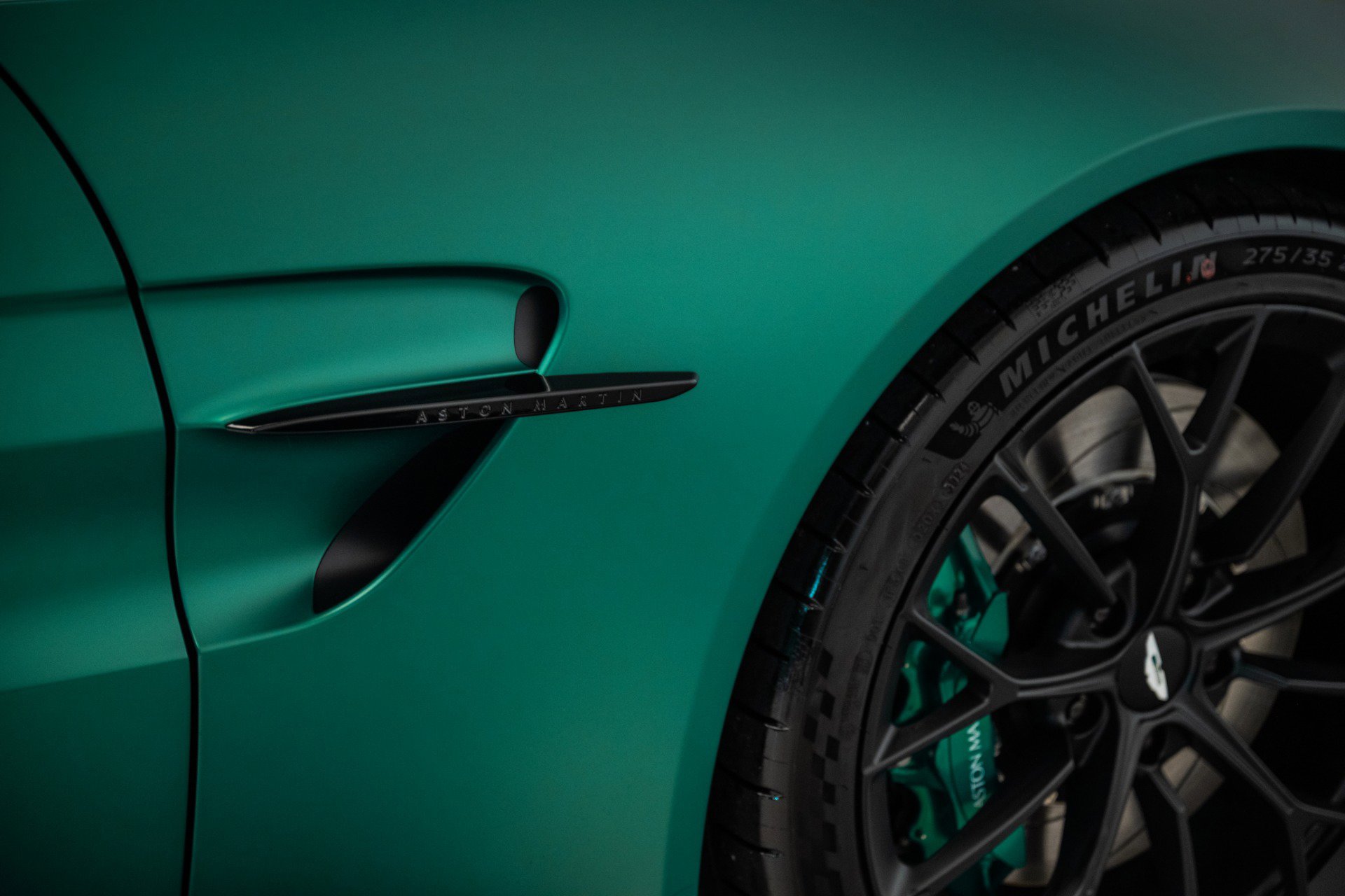 Used 2025 Aston Martin V8 Vantage Coupe image 9