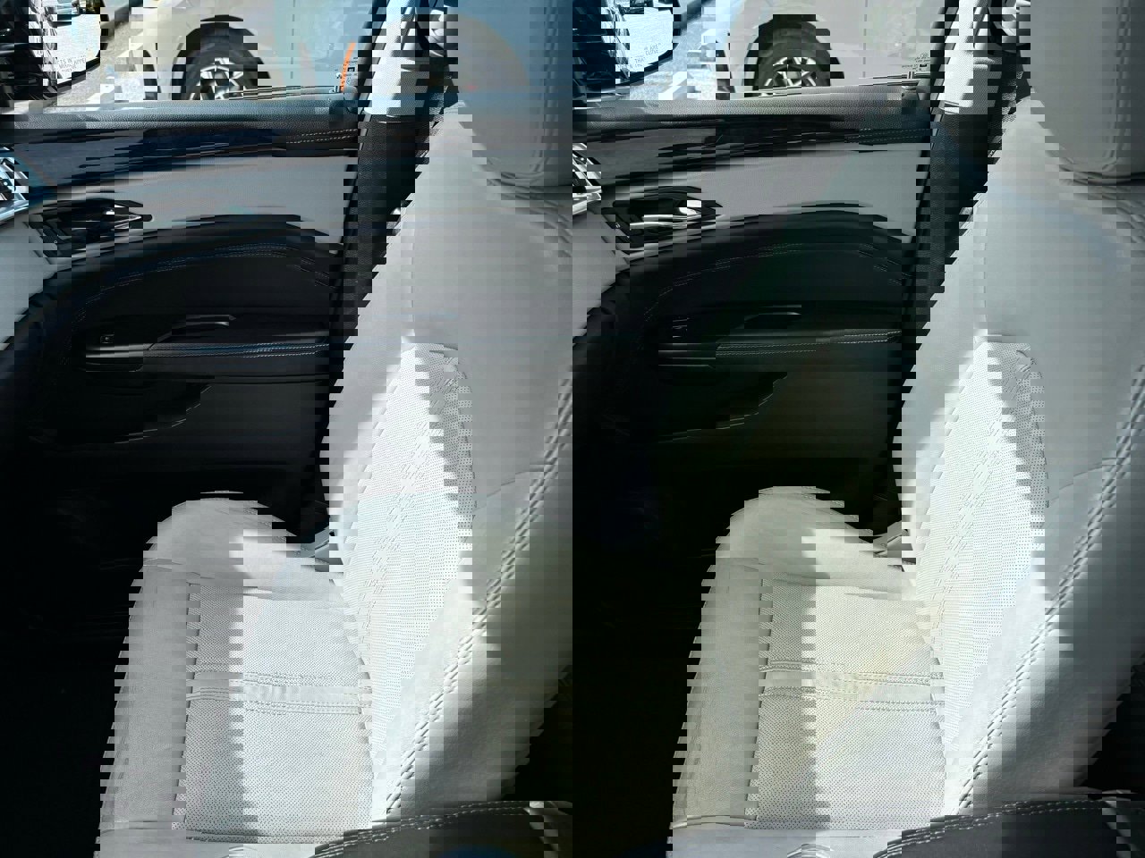 Used 2014 Cadillac SRX Luxury w/ Driver Awareness Package image 17