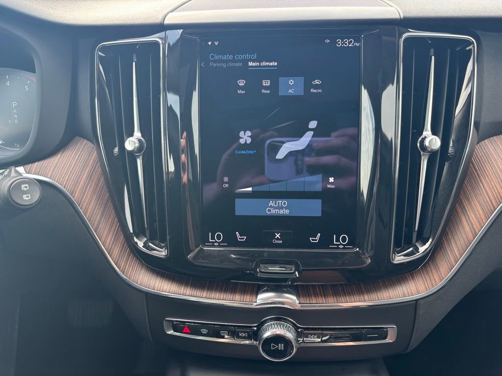 Used 2021 Volvo XC60 T5 Momentum w/ Premium Package image 13