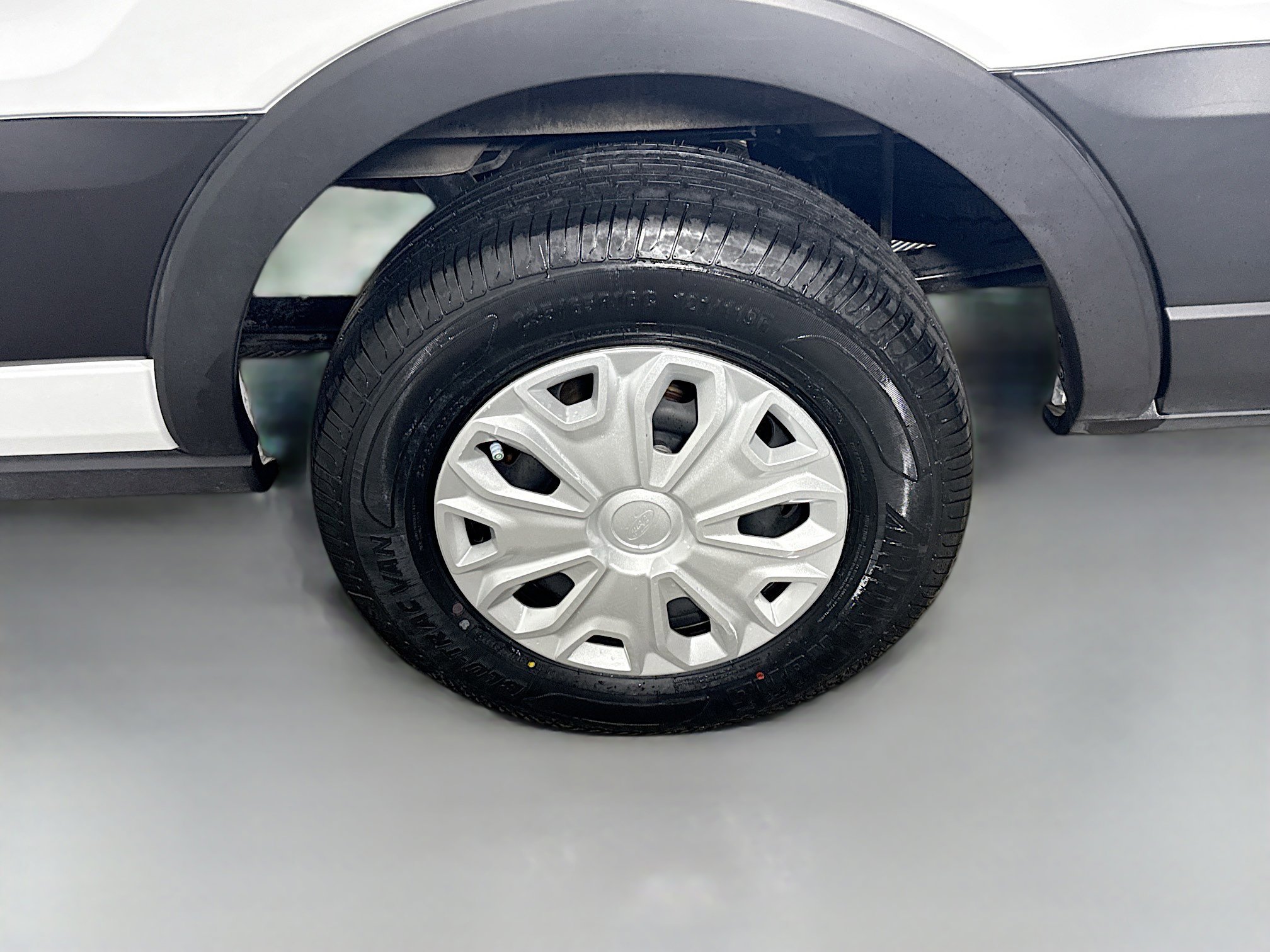 Used 2023 Ford Transit 350 XLT image 33