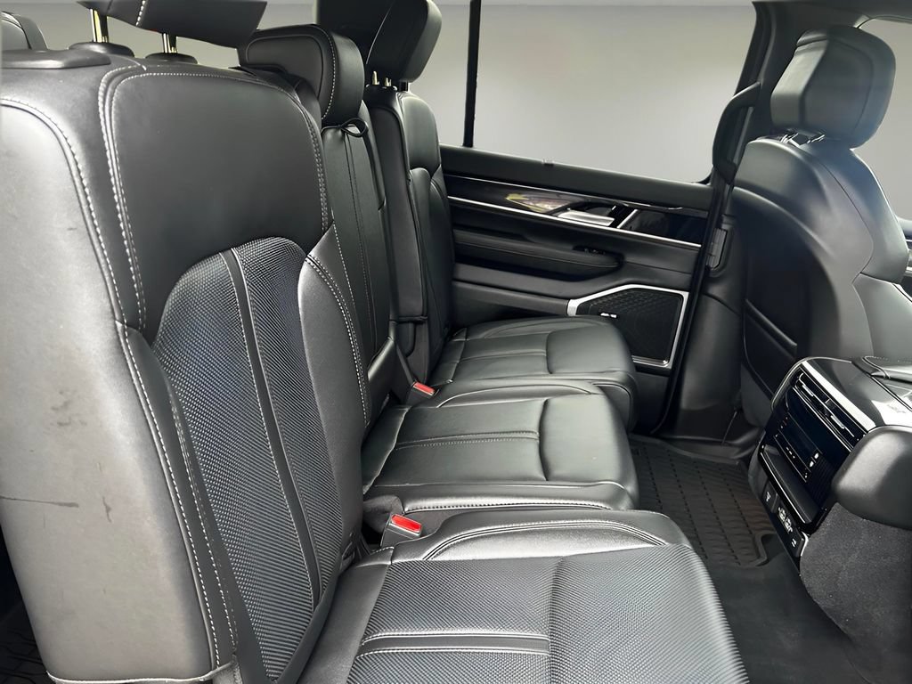 Used 2024 Jeep Wagoneer 4WD w/ Premium Group I image 10