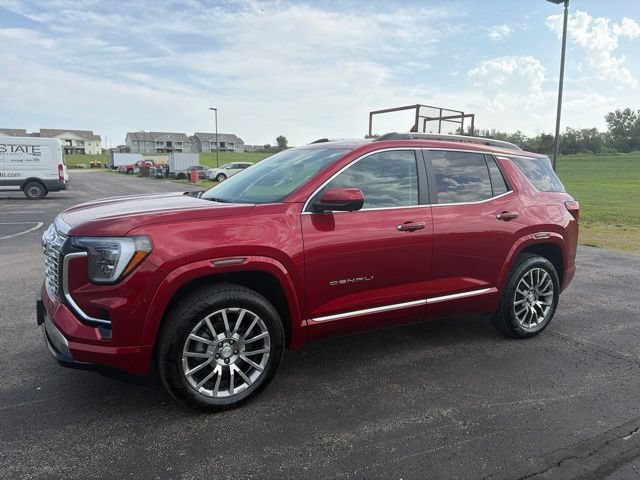 Used 2026 GMC Terrain Denali AWD/4WD image 1