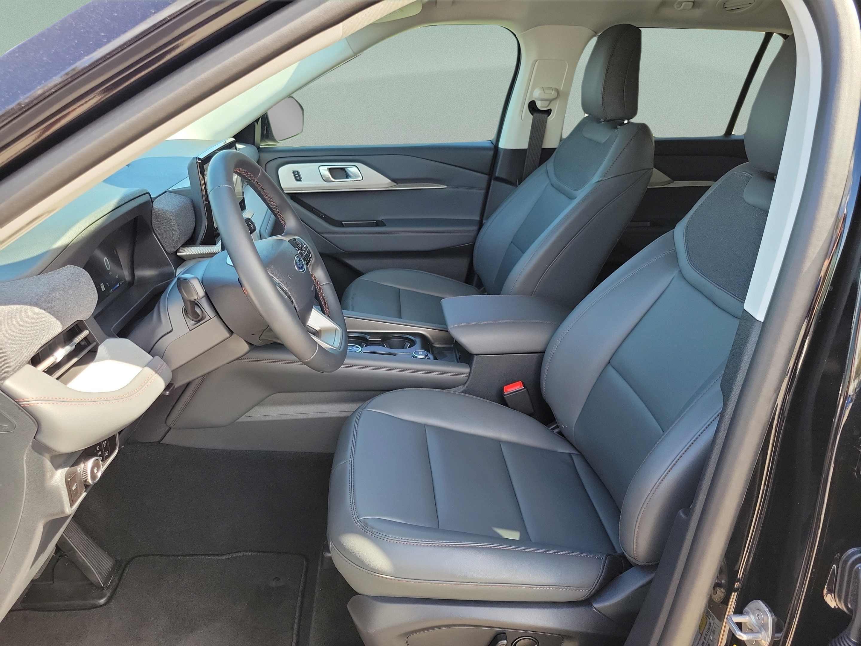 New 2026 Ford Explorer Active w/ Active Comfort Package RWD image 9