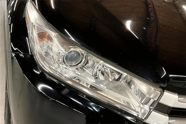 Used 2019 Toyota Highlander XLE image 32