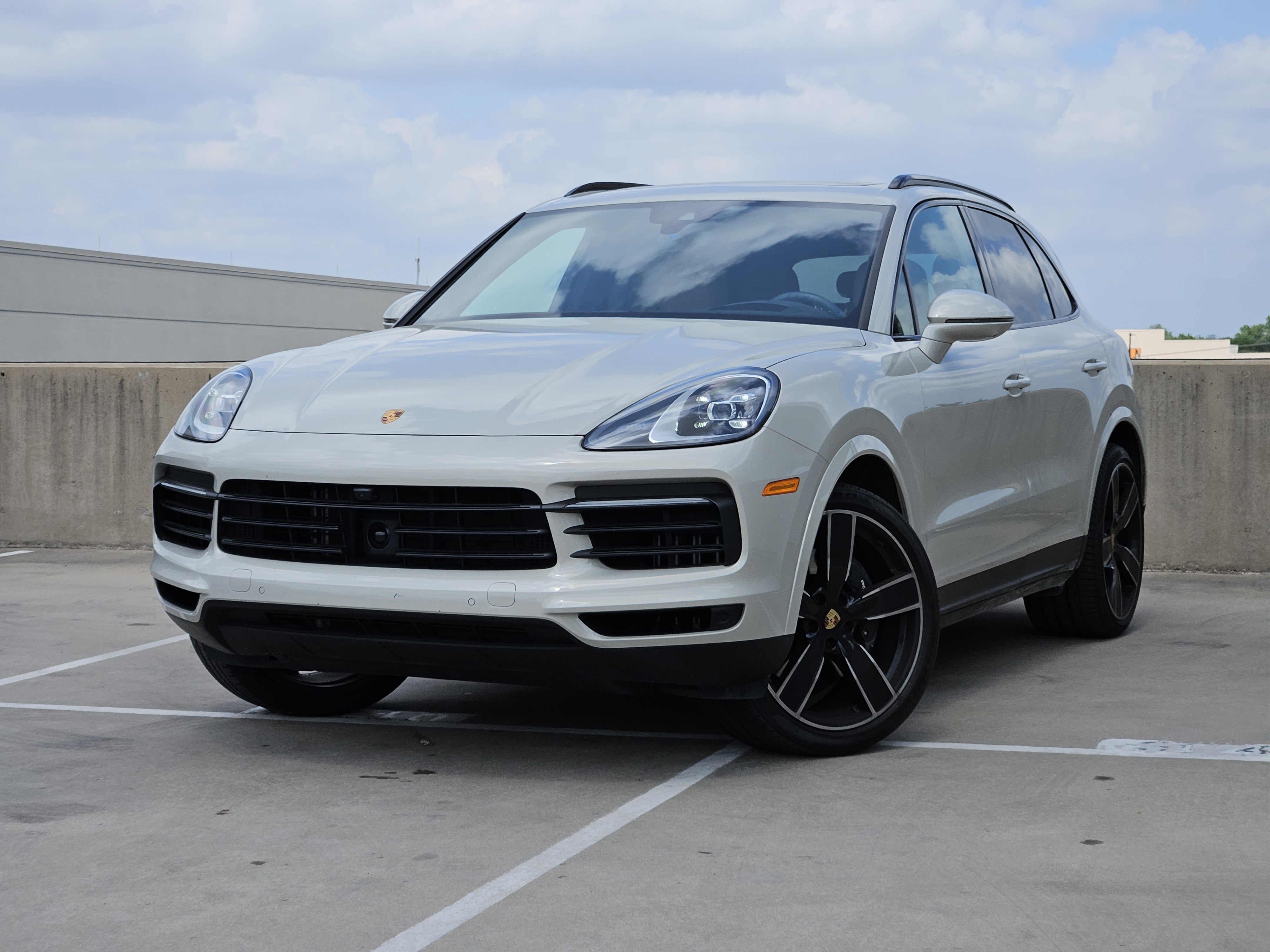 Certified 2023 Porsche Cayenne image 1