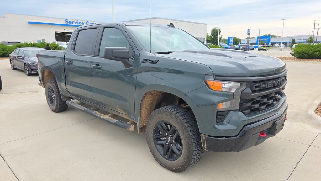Used 2025 Chevrolet Silverado 1500 Custom Trail Boss w/ LPO, Dark Essentials Package AWD/4WD image 7
