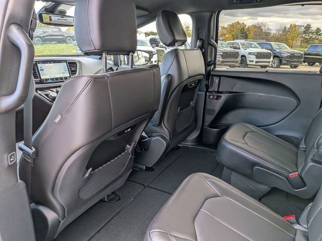 New 2026 Chrysler Pacifica Select w/ S Appearance Package image 24