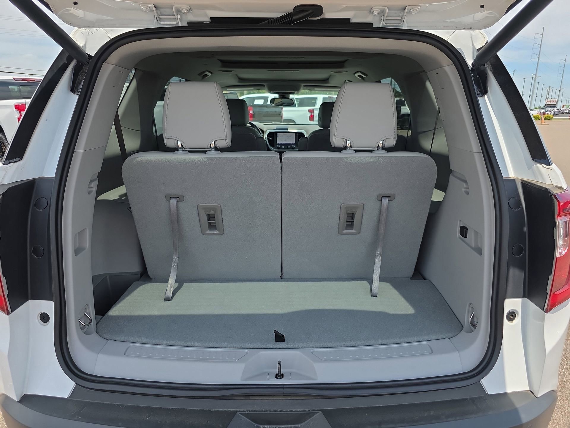 Used 2021 GMC Acadia SLT w/ Technology Package FWD image 15