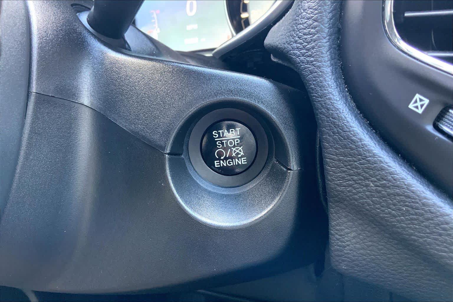 Used 2018 Jeep Compass Latitude w/ Popular Equipment Group FWD image 35