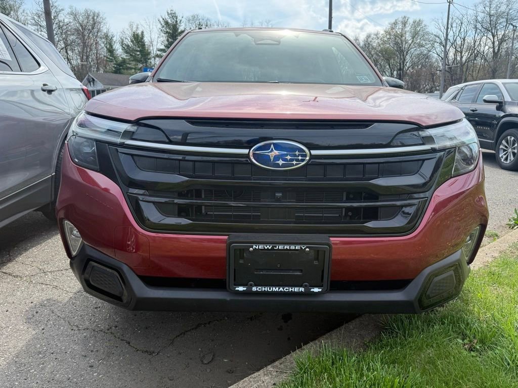 Used 2025 Subaru Forester Touring image 2