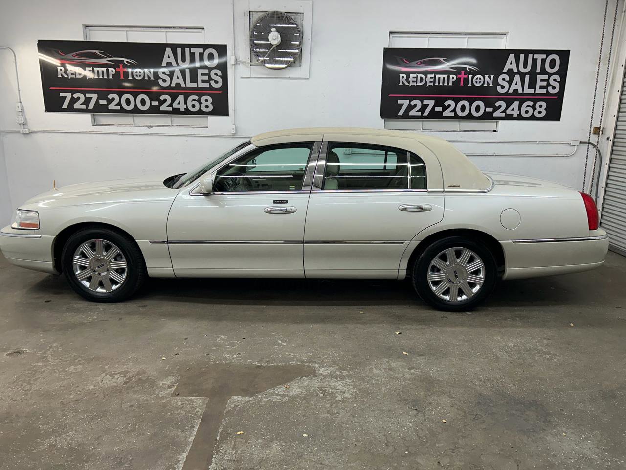 Used 2004 Lincoln Town Car Ultimate RWD image 7