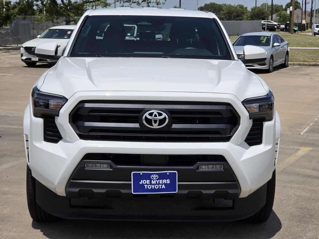 Used 2025 Toyota Tacoma SR5 AWD/4WD image 3