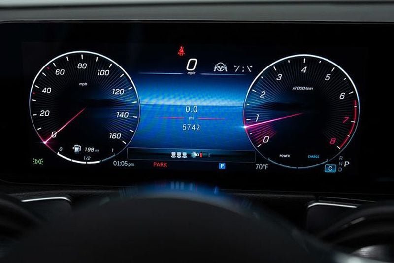 Used 2024 Mercedes-Benz GLB 250 4MATIC w/ Driver Assistance Package image 18