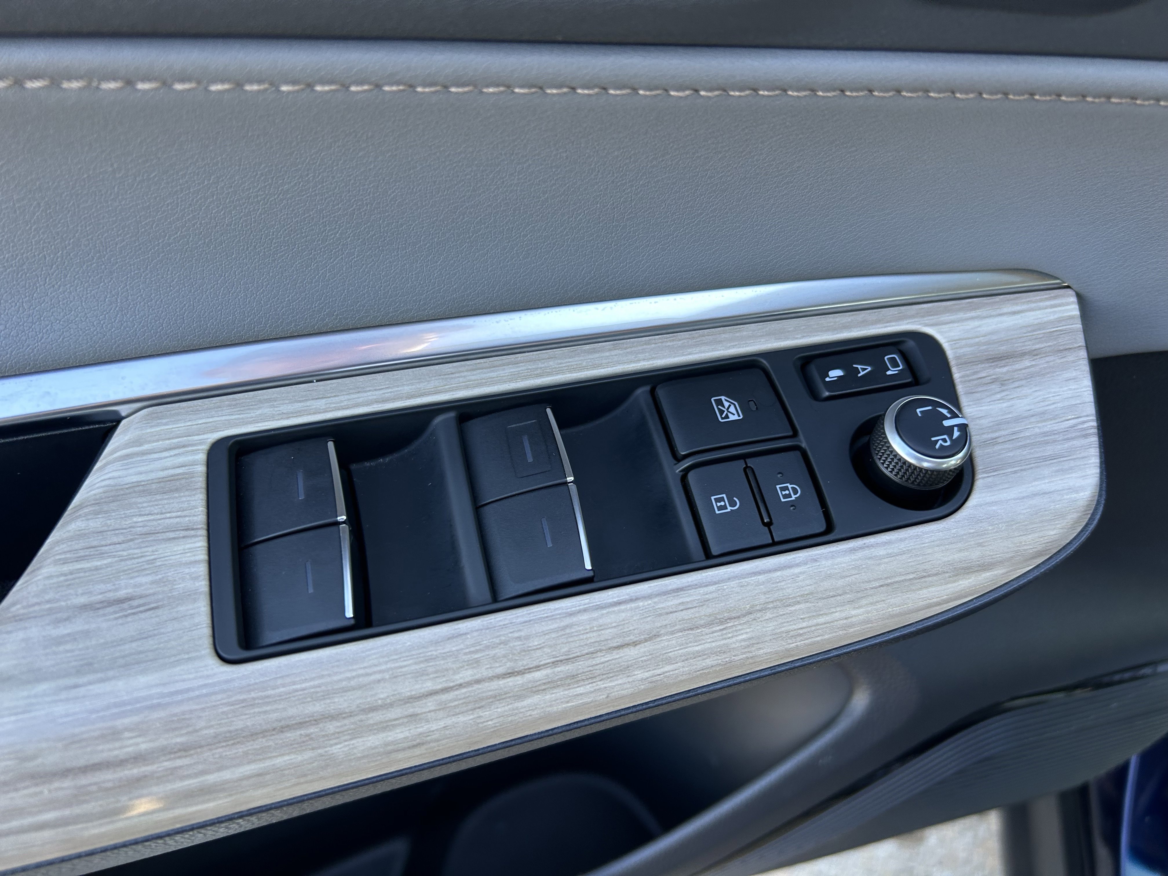 Certified 2022 Toyota Venza Limited w/ Advanced Technology Package image 16