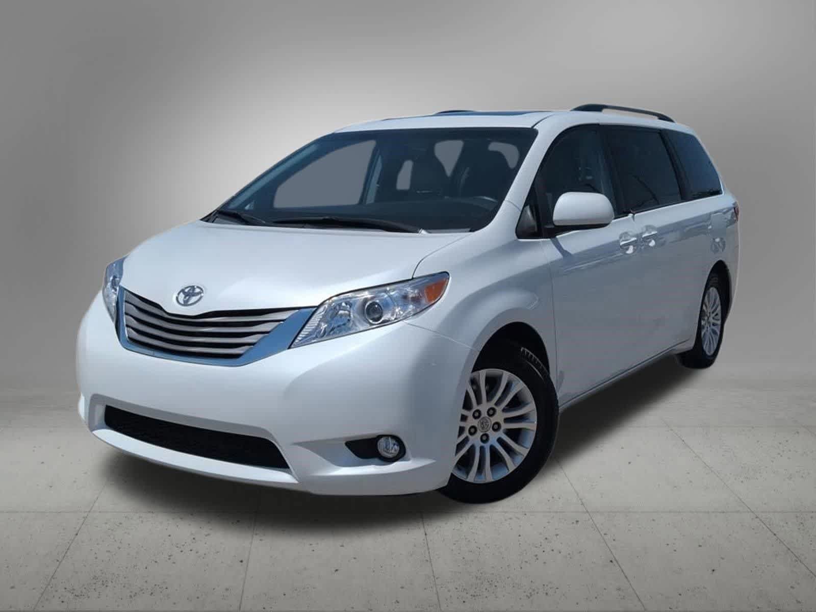 Used 2015 Toyota Sienna XLE FWD image 1