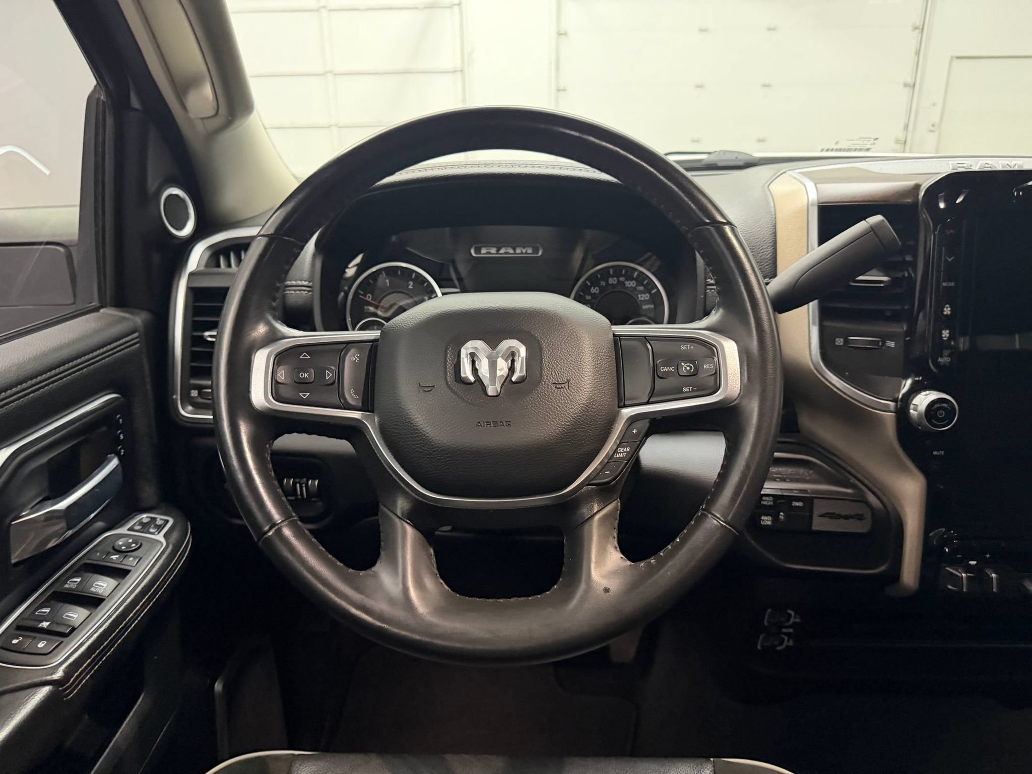 Used 2023 RAM 3500 Laramie AWD/4WD image 27